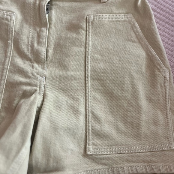 Aritzia Wilfred Free Modern Utility Short in
Pear Sorbet - Picture 3 of 8